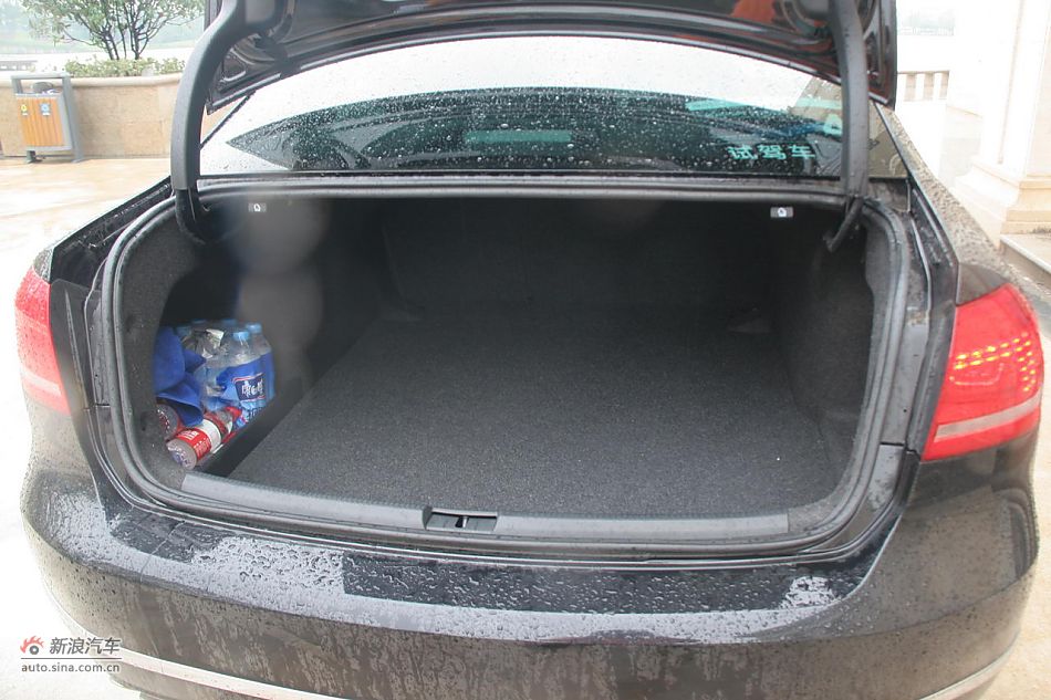 2011款帕萨特2.0T御尊版座椅空间