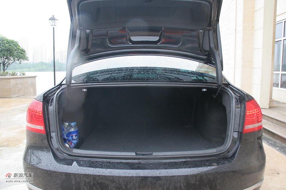 2011款帕萨特2.0T御尊版座椅空间