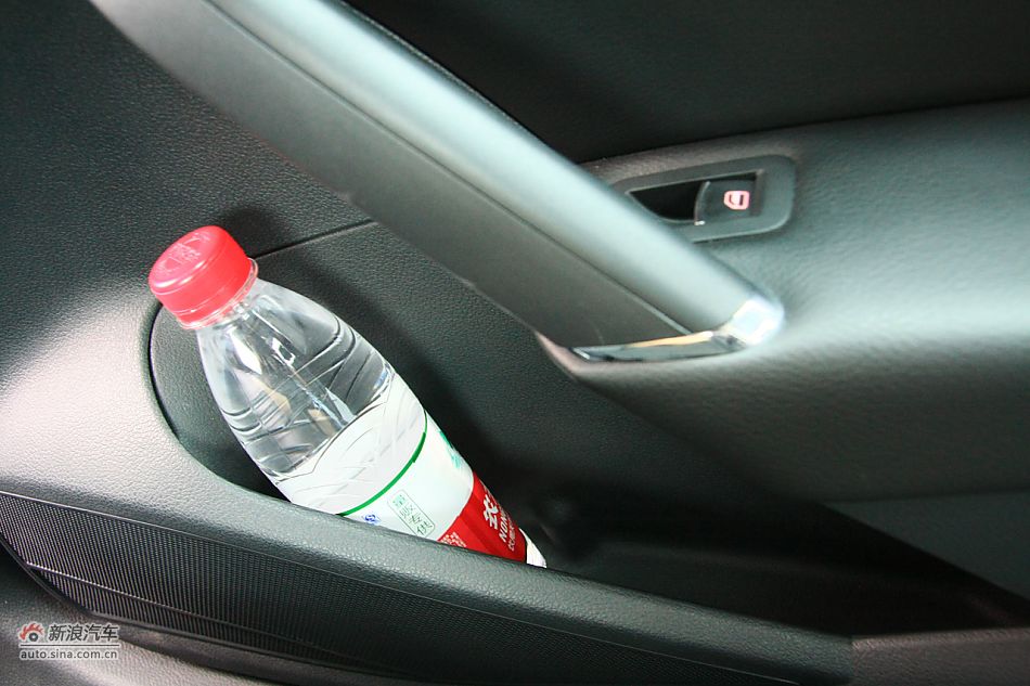 上海大众新帕萨特座椅空间