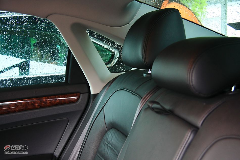 上海大众新帕萨特座椅空间