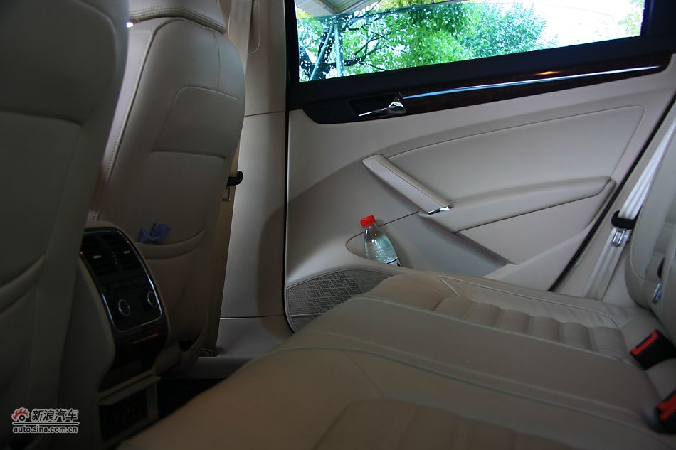 上海大众新帕萨特座椅空间