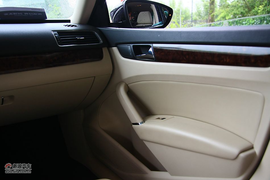 上海大众新帕萨特座椅空间