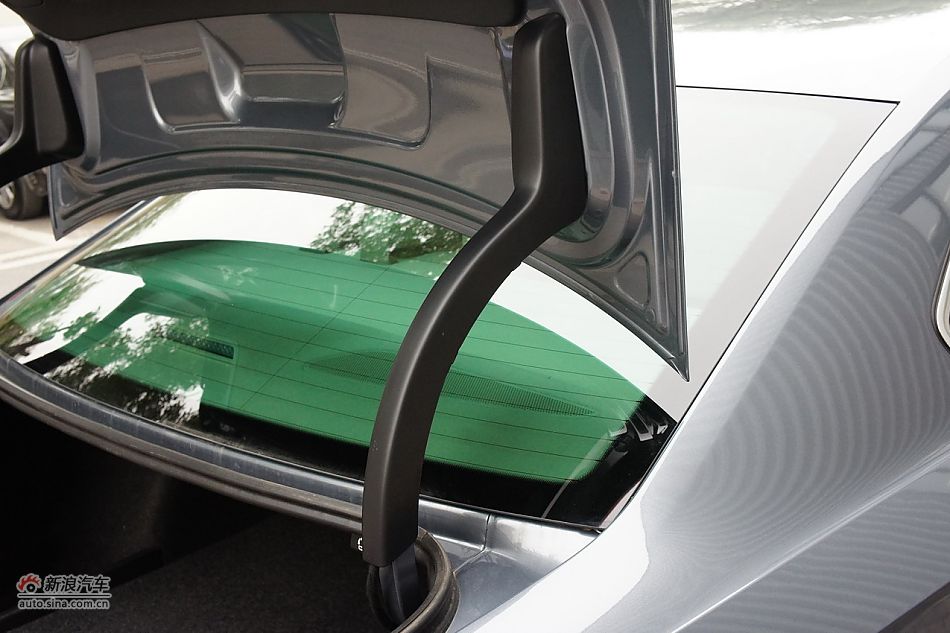 2011款帕萨特座椅空间