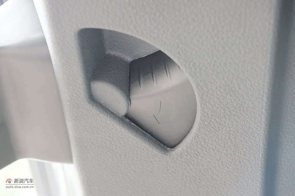 2011款帕萨特座椅空间