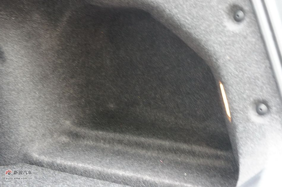 2011款帕萨特座椅空间