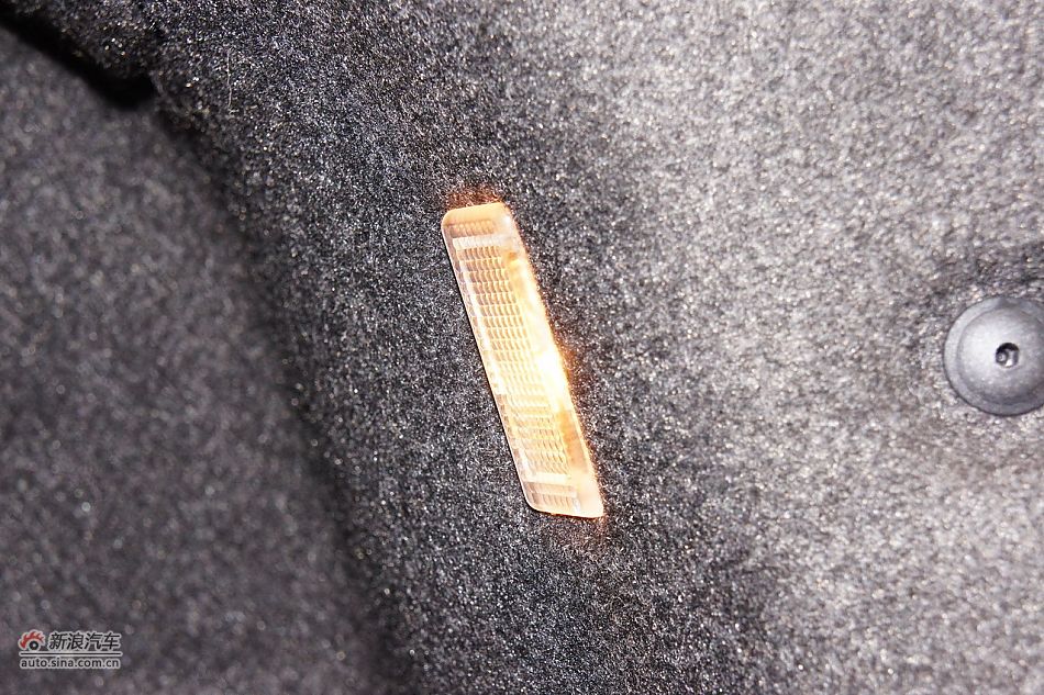 2011款帕萨特座椅空间