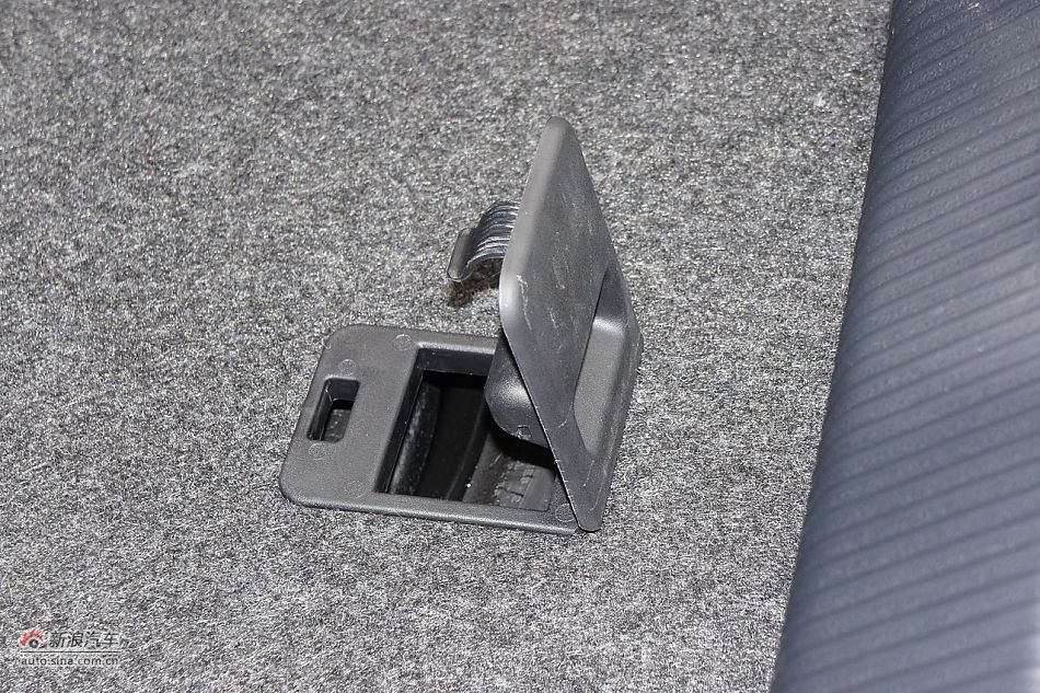 2011款帕萨特座椅空间