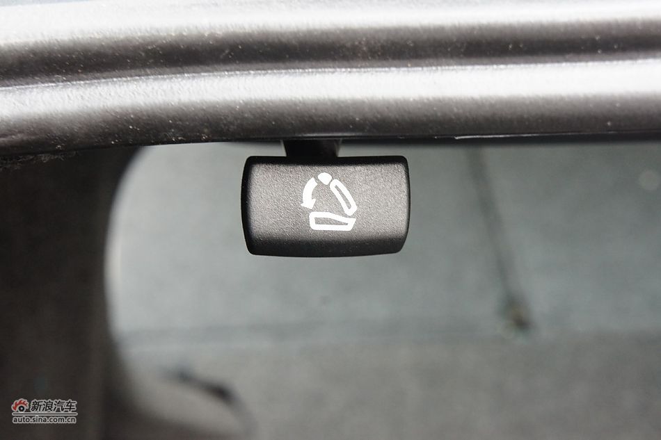 2011款帕萨特座椅空间