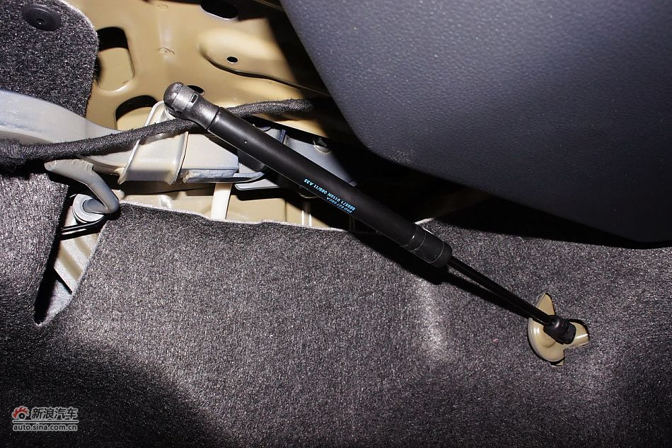 2011款帕萨特座椅空间