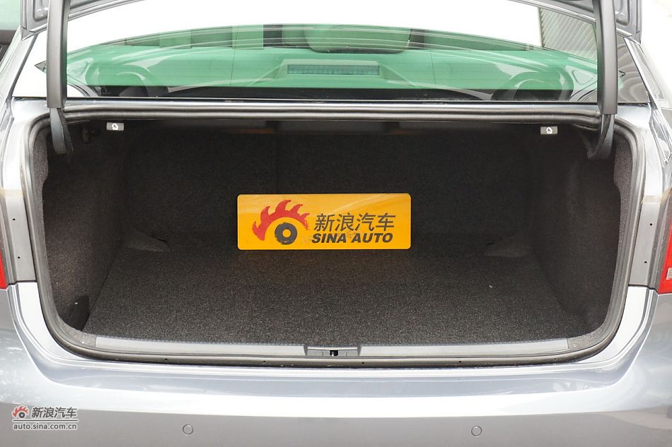 2011款帕萨特座椅空间