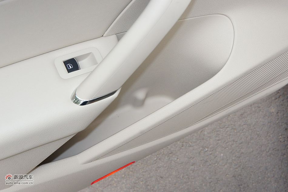 2011款帕萨特座椅空间