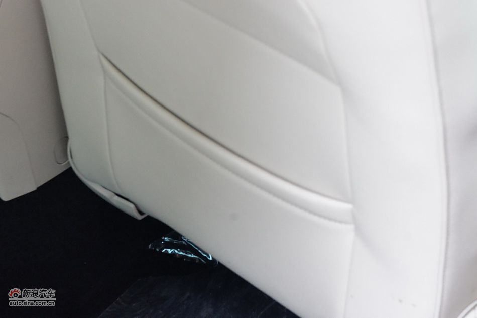 2011款帕萨特座椅空间