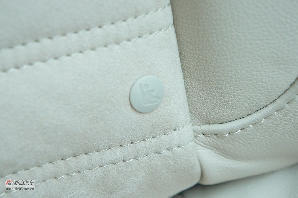 2011款帕萨特座椅空间