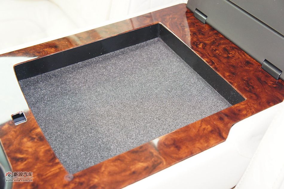 2011款帕萨特座椅空间