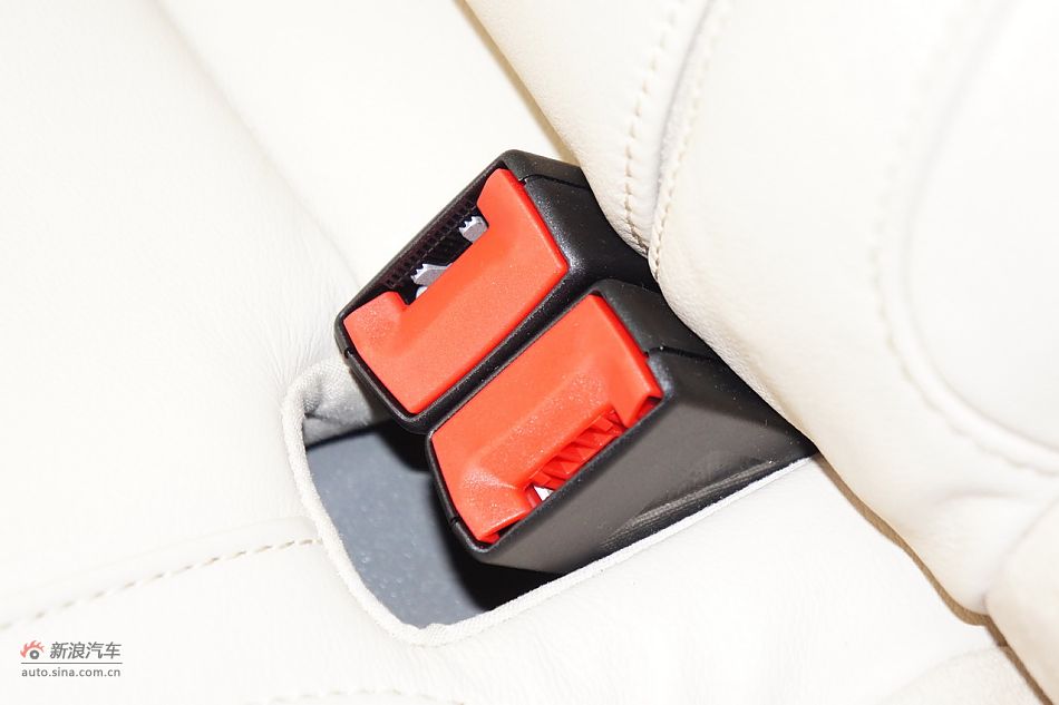 2011款帕萨特座椅空间