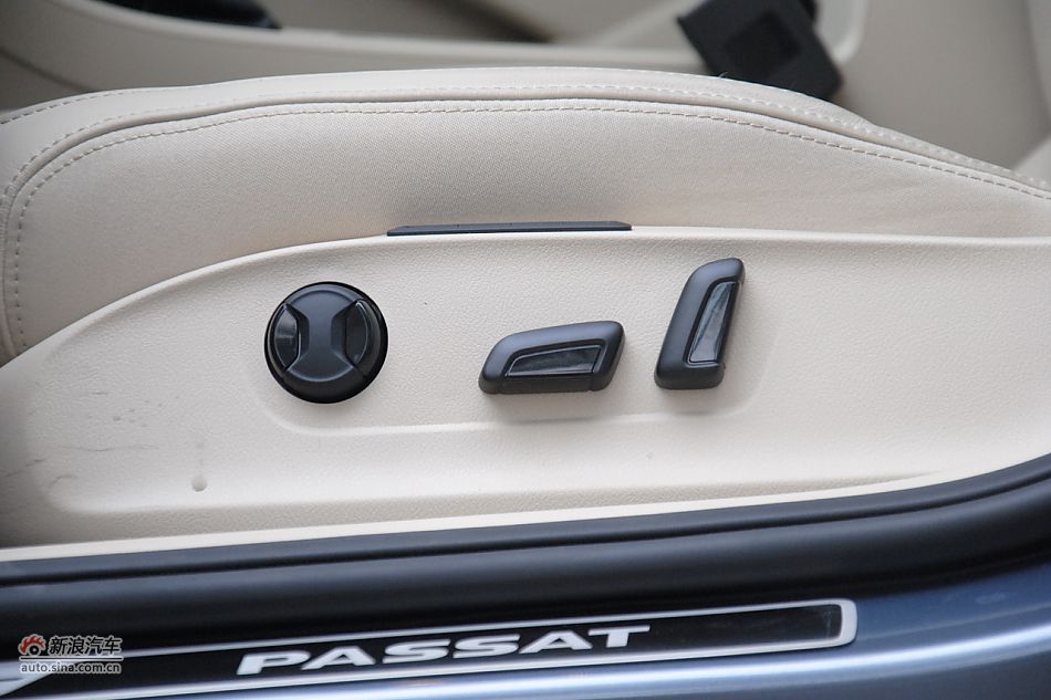 2011款帕萨特座椅空间
