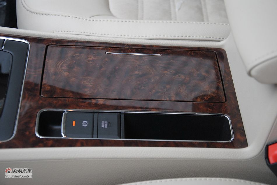 2011款帕萨特座椅空间