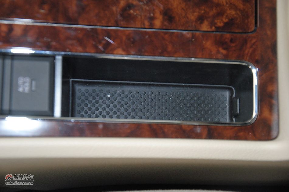 2011款帕萨特座椅空间