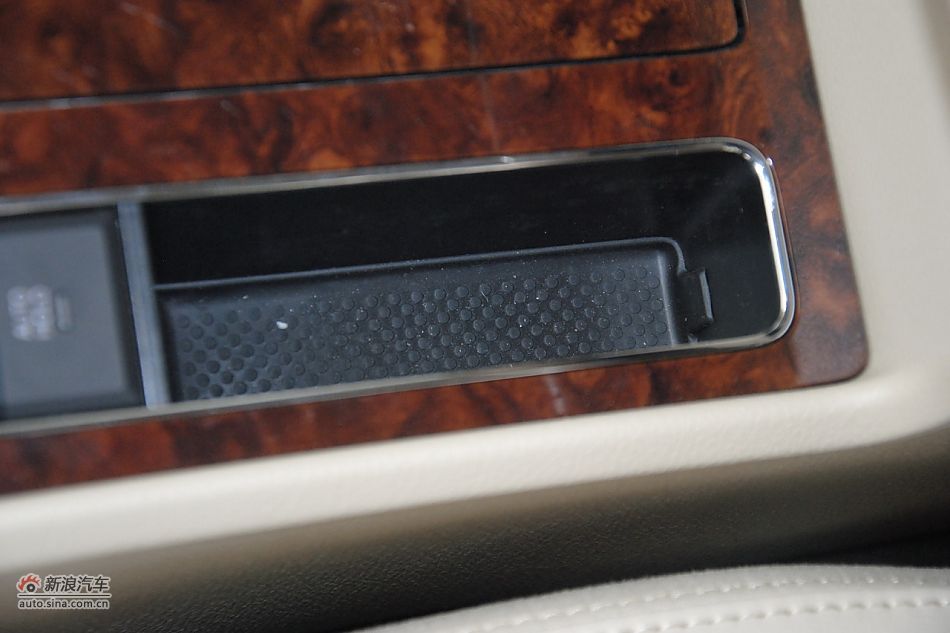 2011款帕萨特座椅空间