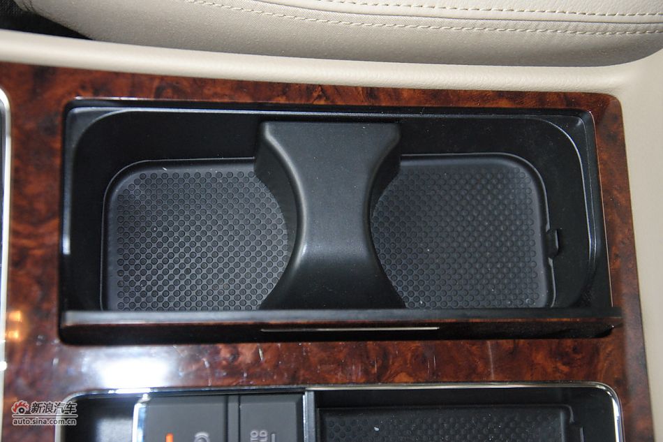 2011款帕萨特座椅空间