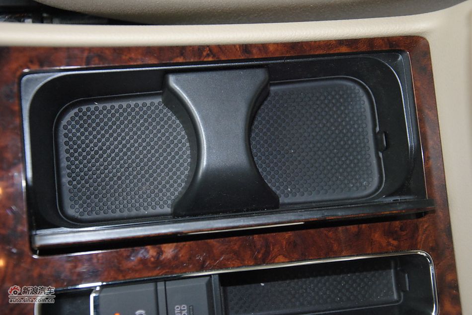 2011款帕萨特座椅空间