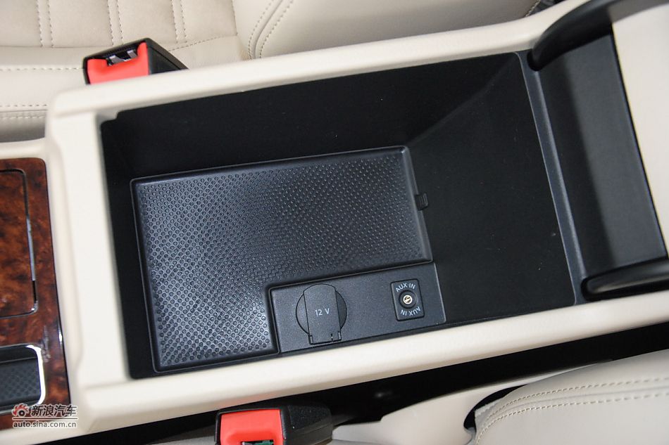 2011款帕萨特座椅空间