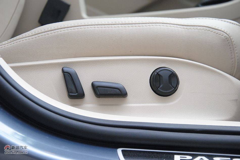 2011款帕萨特座椅空间