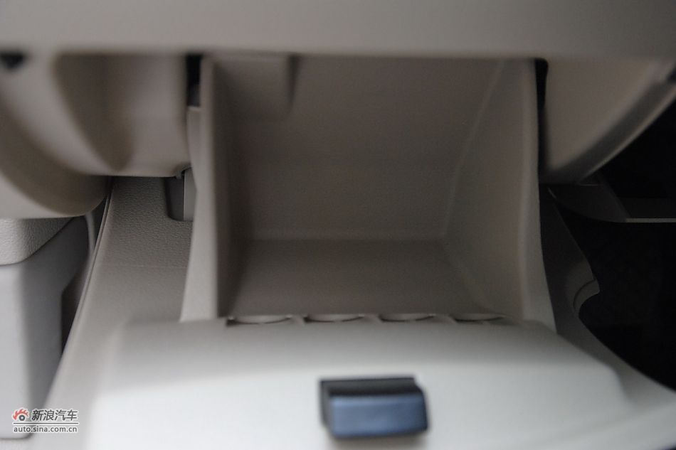 2011款帕萨特座椅空间
