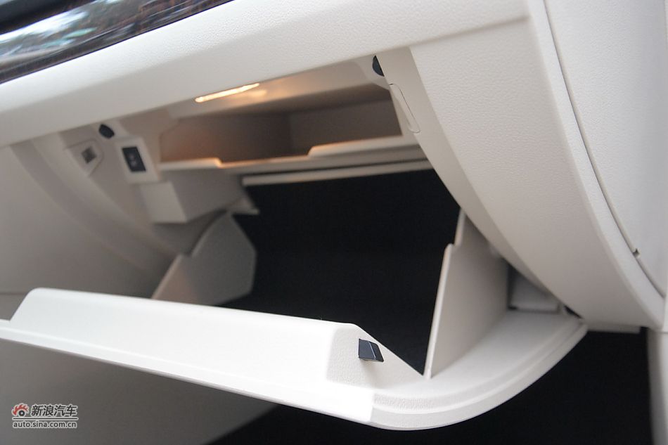 2011款帕萨特座椅空间