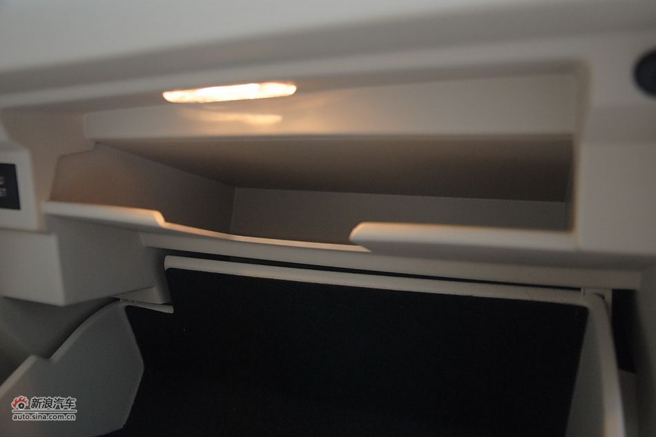 2011款帕萨特座椅空间