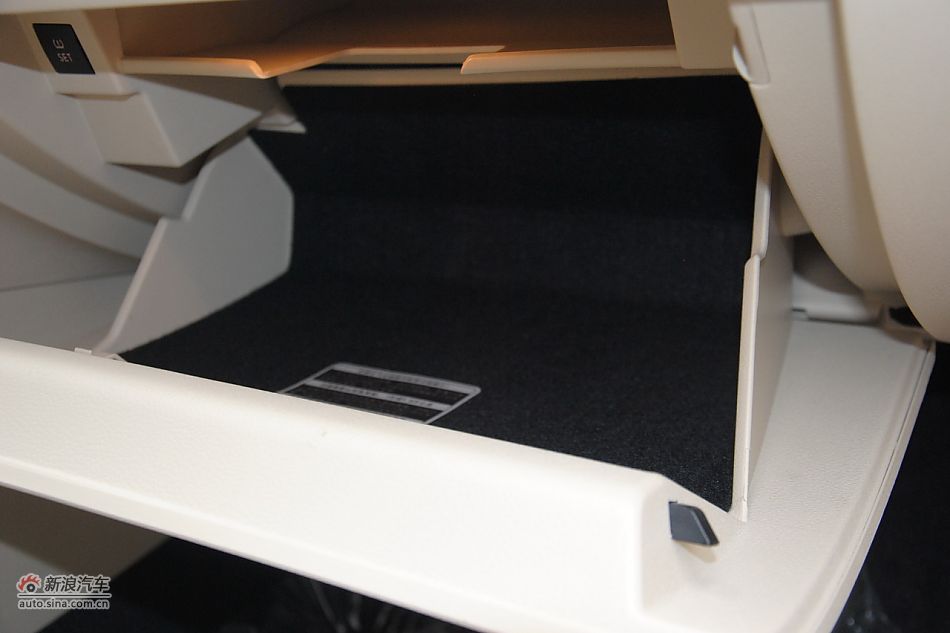 2011款帕萨特座椅空间