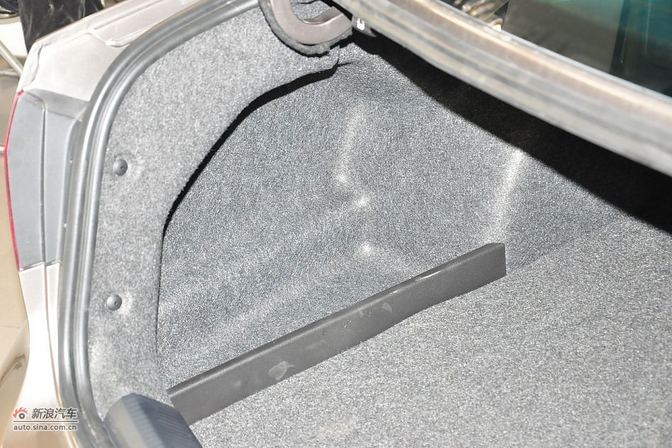 2011款帕萨特座椅空间