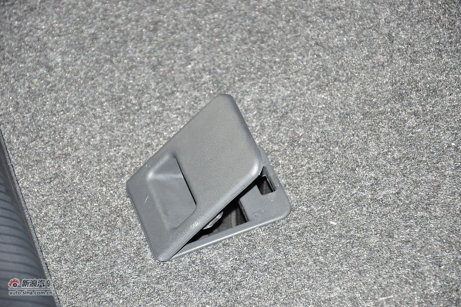 2011款帕萨特座椅空间