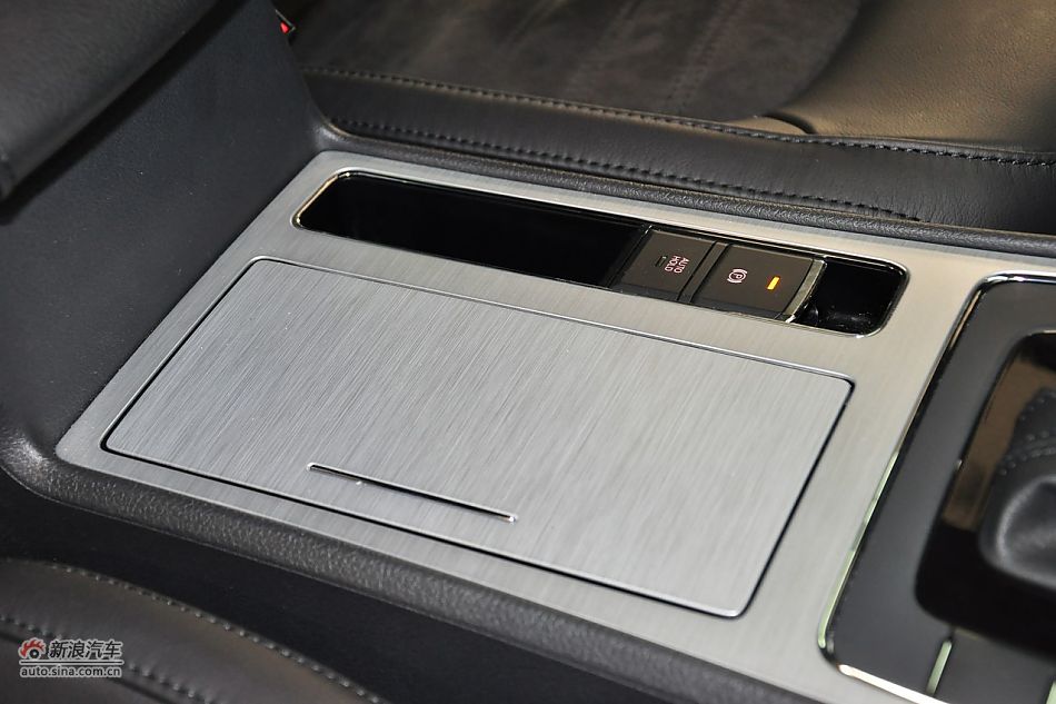 2011款帕萨特座椅空间