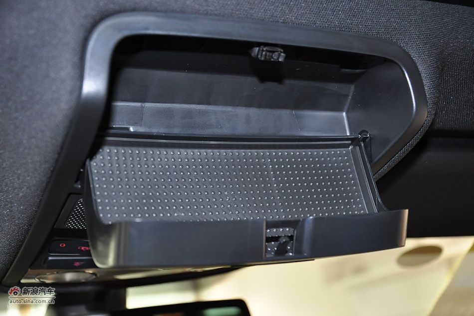 2011款帕萨特座椅空间