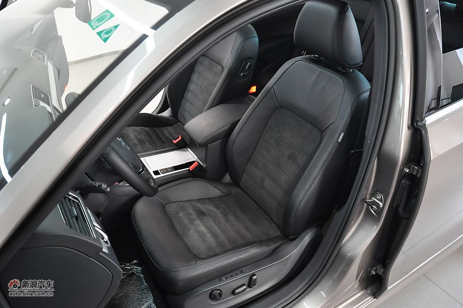 2011款帕萨特座椅空间