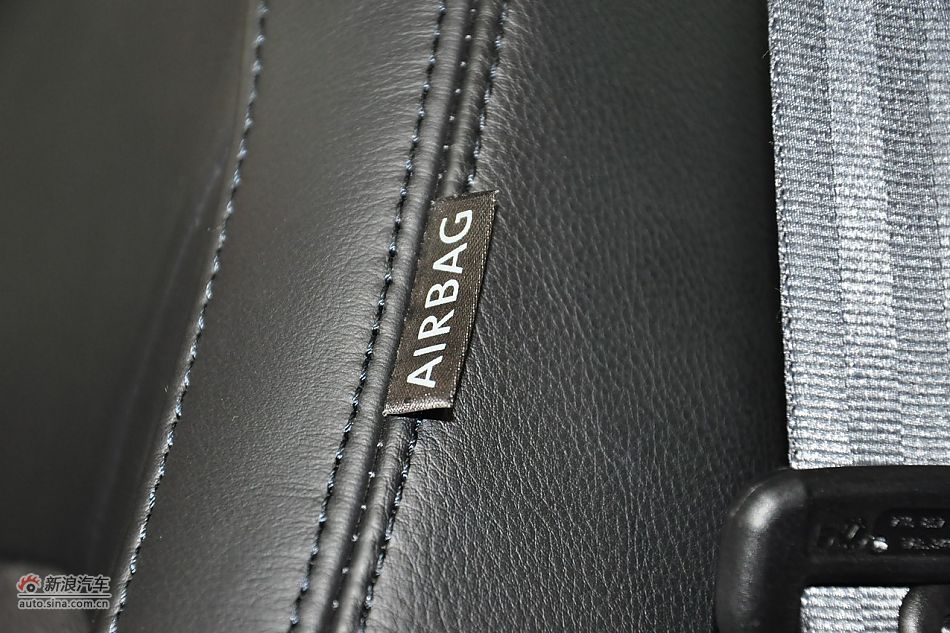 2011款帕萨特座椅空间