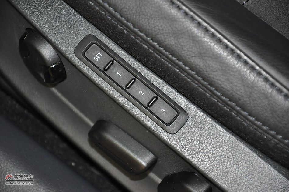 2011款帕萨特座椅空间