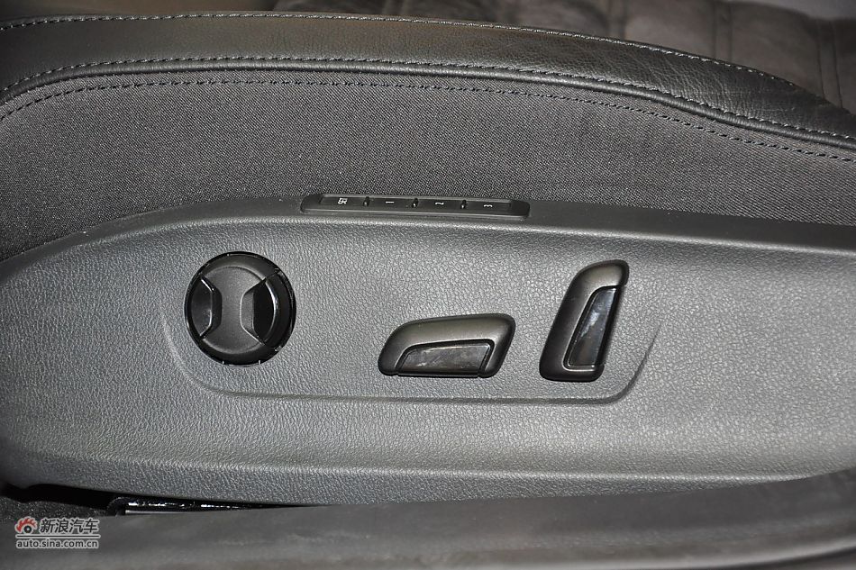 2011款帕萨特座椅空间