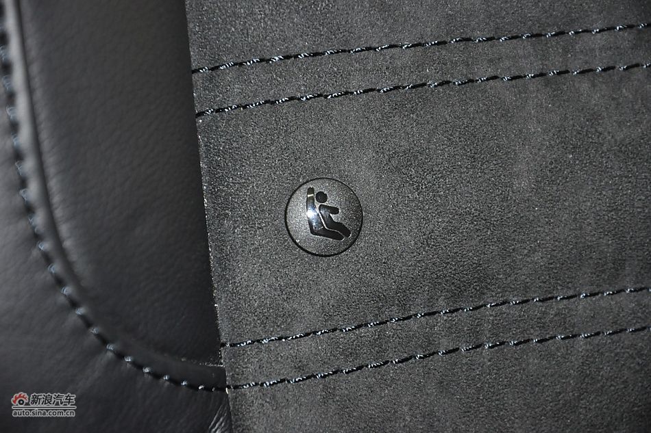 2011款帕萨特座椅空间