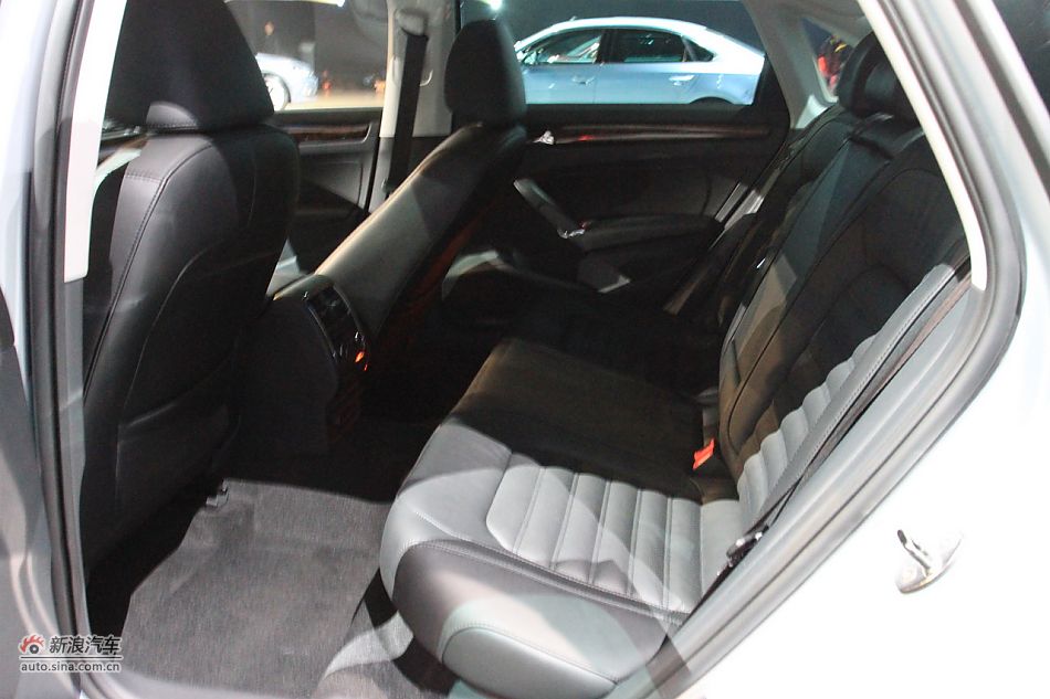 新浪汽车体验试驾全新帕萨特