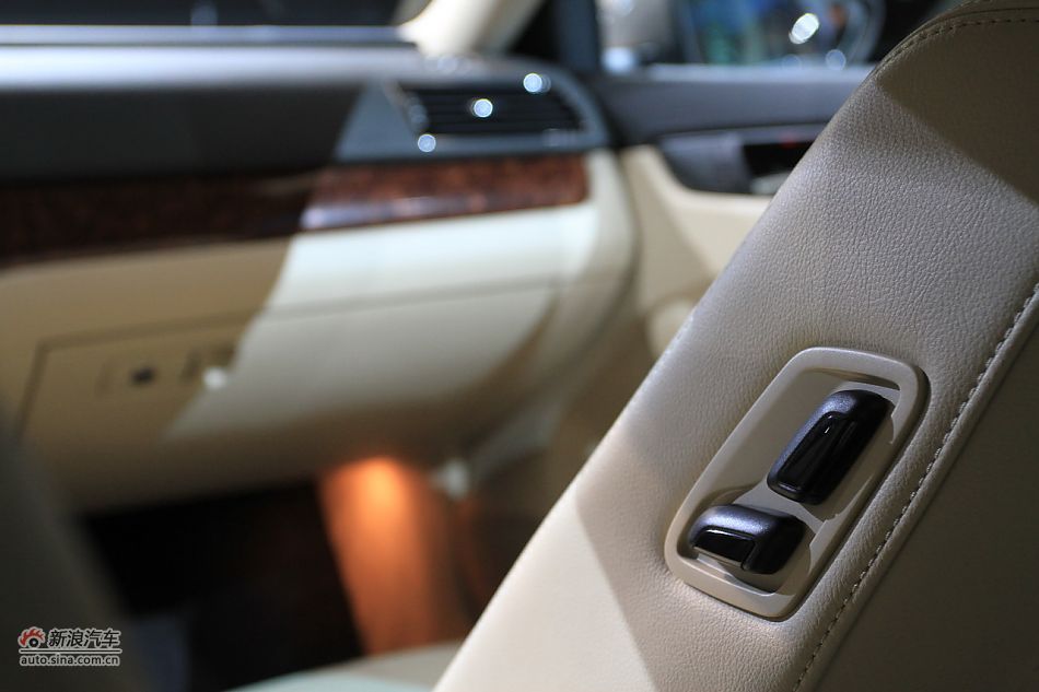 新浪汽车体验试驾全新帕萨特