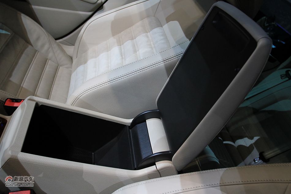 新浪汽车体验试驾全新帕萨特