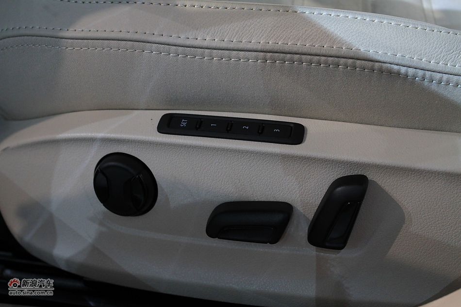 新浪汽车体验试驾全新帕萨特