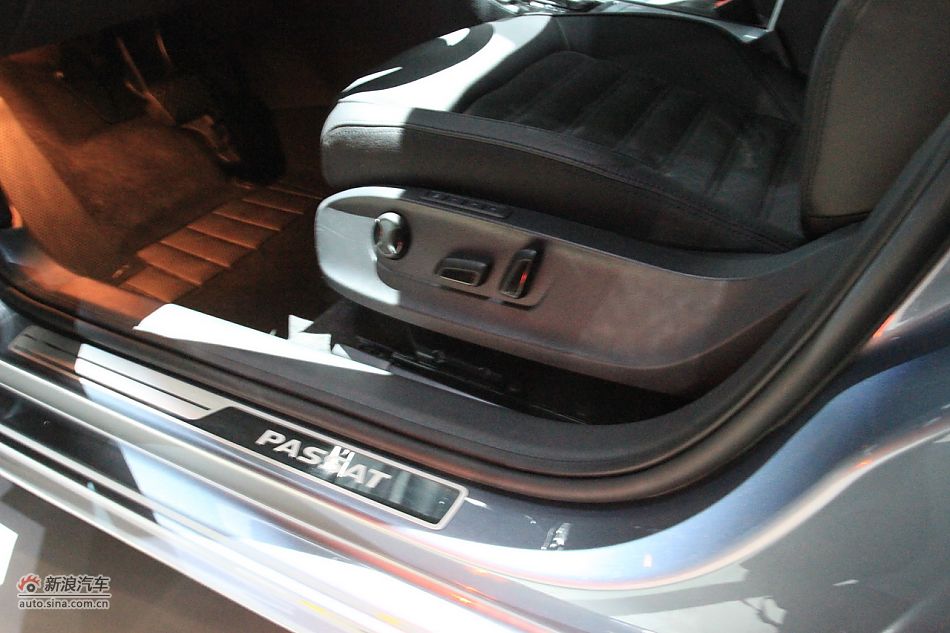新浪汽车体验试驾全新帕萨特
