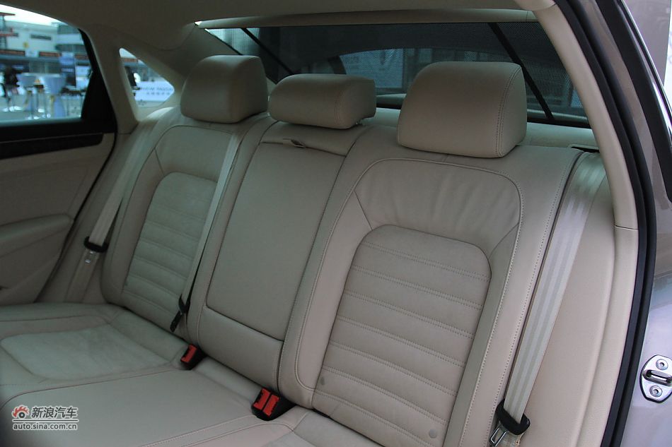 新浪汽车体验试驾全新帕萨特