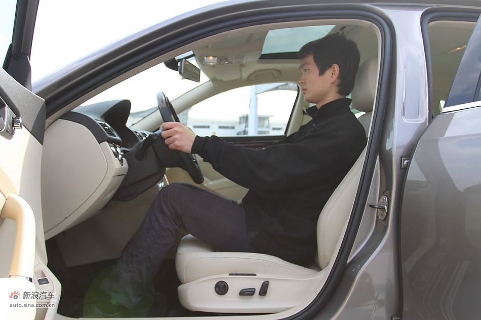 新浪汽车体验试驾全新帕萨特