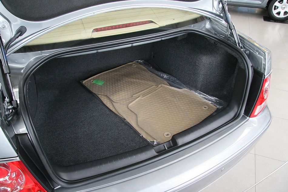 上海大众PASSAT领驭后备厢