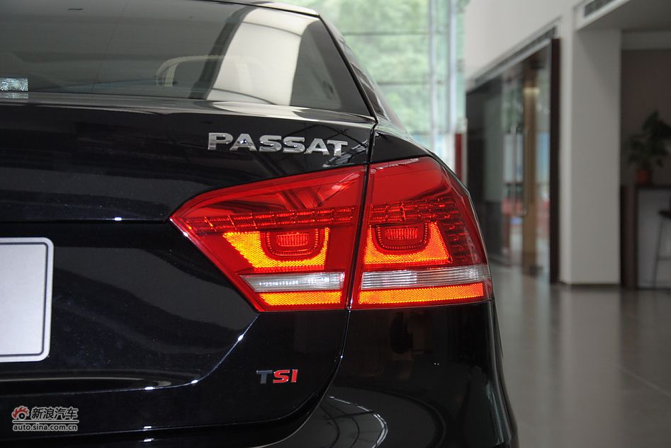 2011款帕萨特1.8TSI自动尊荣版