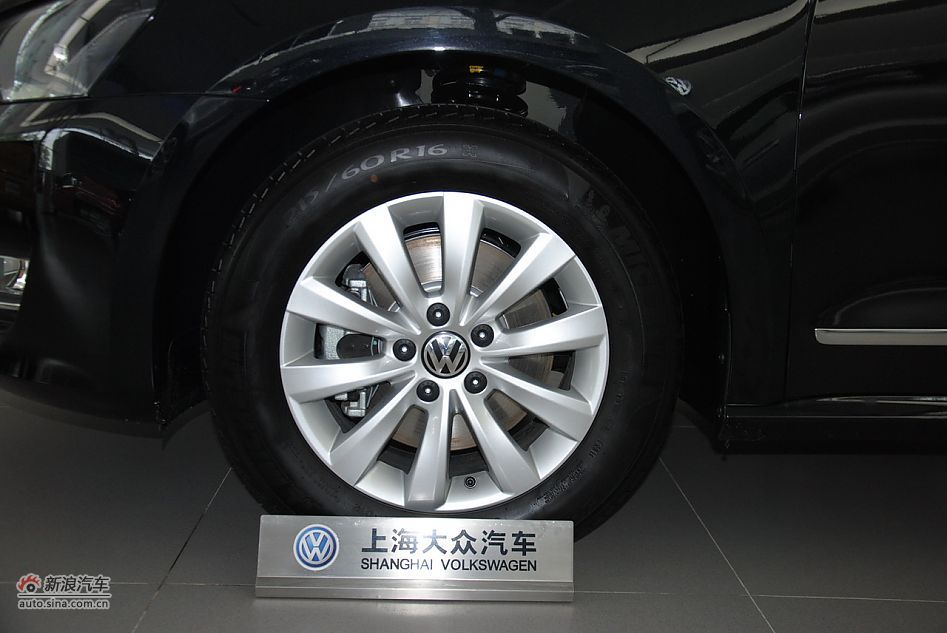 2011款帕萨特1.8TSI自动尊荣版